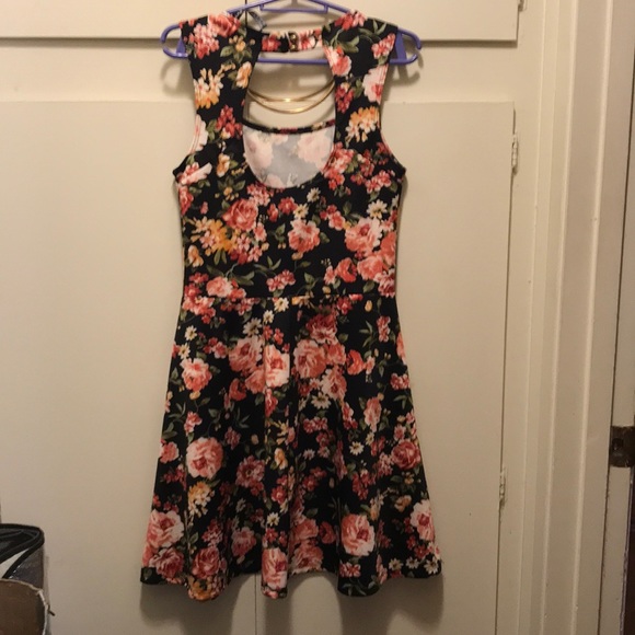 Dress - Picture 3 of 3